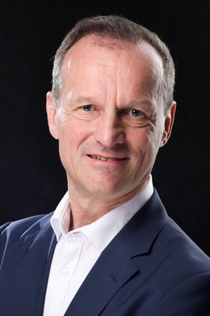 Vizepräsident Helge Lorenz, weißes Hemd, blaues Jackett, kurze dunkle Haare mit grauen Schläfen