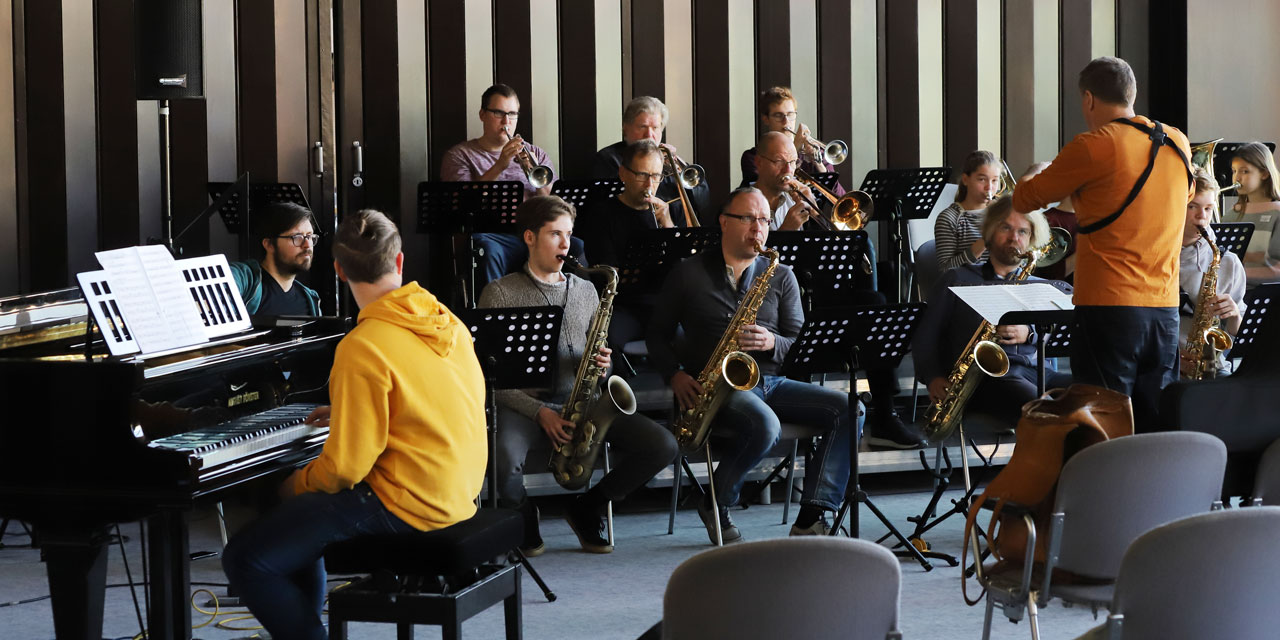 Jazzorchester beim Proben