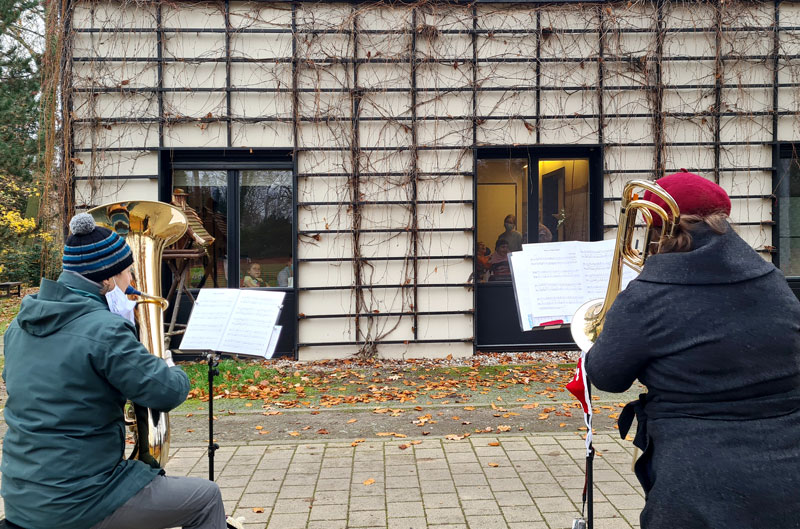 1. Dezember vor dem Kinderhospiz »Bärenherz« Leipzig